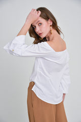 Blusa off shoulder en popelina manga con charretera