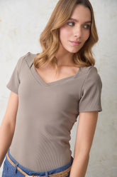 Camiseta manga corta escote v en rib