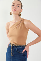 Blusa solo hombro con abertura en punto