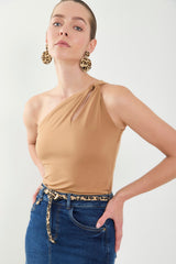 Blusa solo hombro con abertura en punto