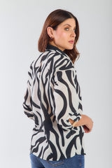 Blusón manga 3/4 con herraje estampado efecto lino