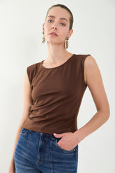 Camiseta manga sisa con recogido en laterales