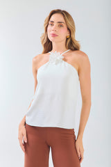Blusa halter detalle con flor a tono