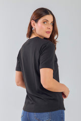 T-shirt con bolsillo y aplique brillante