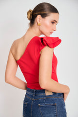 Blusa solo hombro capas