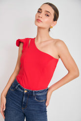 Blusa solo hombro capas