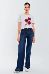 Tee shirt manga corta bordada con flor 3d