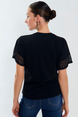 Tee shirt con puños y bolsillo en malla