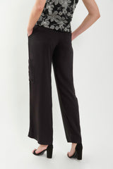 Pantalón palazzo bolsillos parche y cargo en rayon