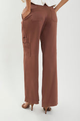 Pantalón palazzo bolsillos parche y cargo en rayon