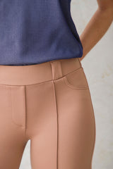 Pantalón flare pretina y pasador ancho y vena