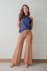 Pantalón flare pretina y pasador ancho y vena