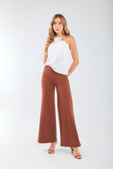 Pantalón flare con pretina resortada