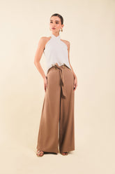 Pantalón ojaletes en pret y cinturón