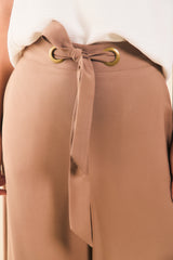 Pantalón ojaletes en pret y cinturón