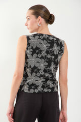 Chaleco corto bordado con botones forrados