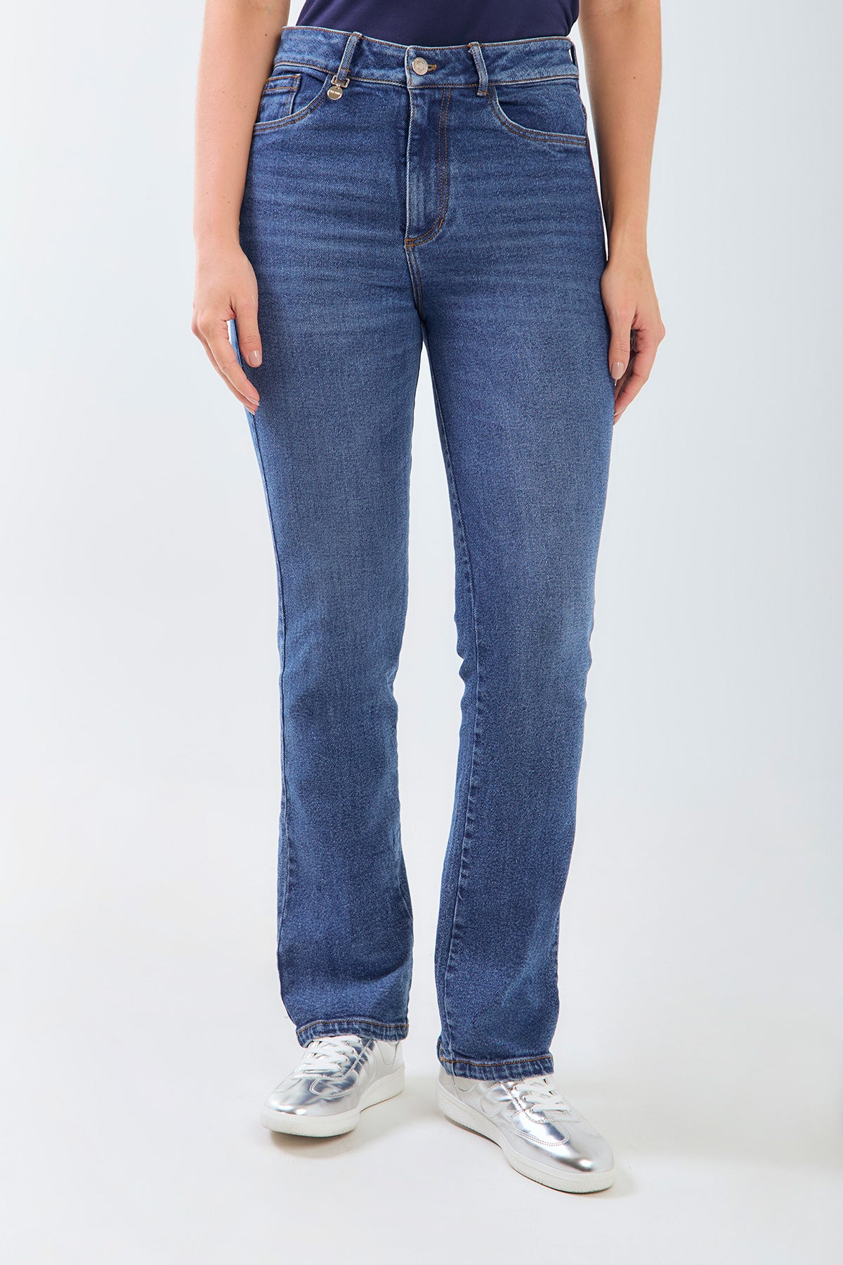 Jean cinco bolsillos bota recta tiro alto