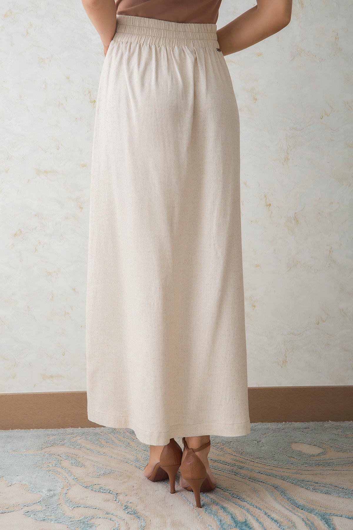 Falda larga botones frontales apariencia lino