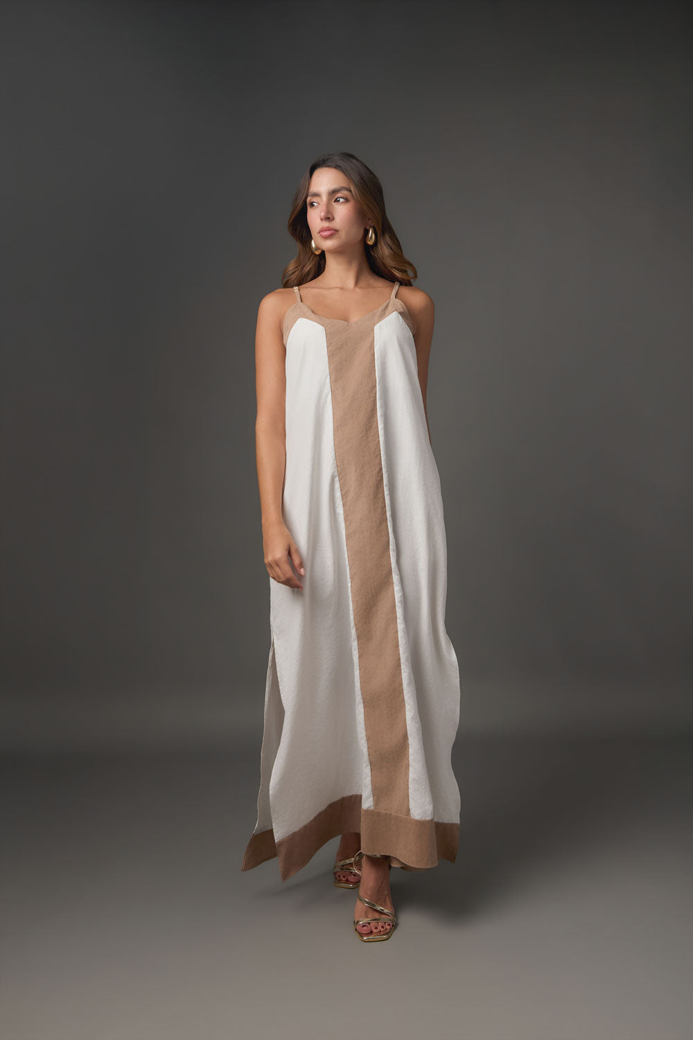 Vestido Largo de Tirantes con Bloques de Color – Silueta Regular Fit