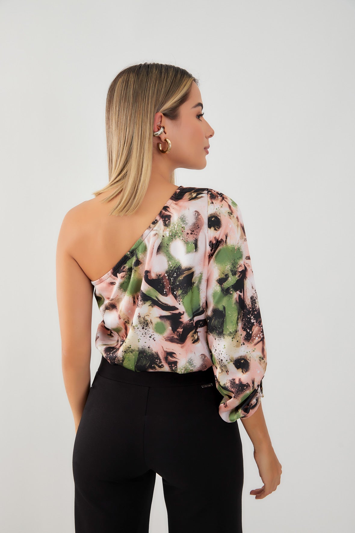 Blusa solo hombro estampada