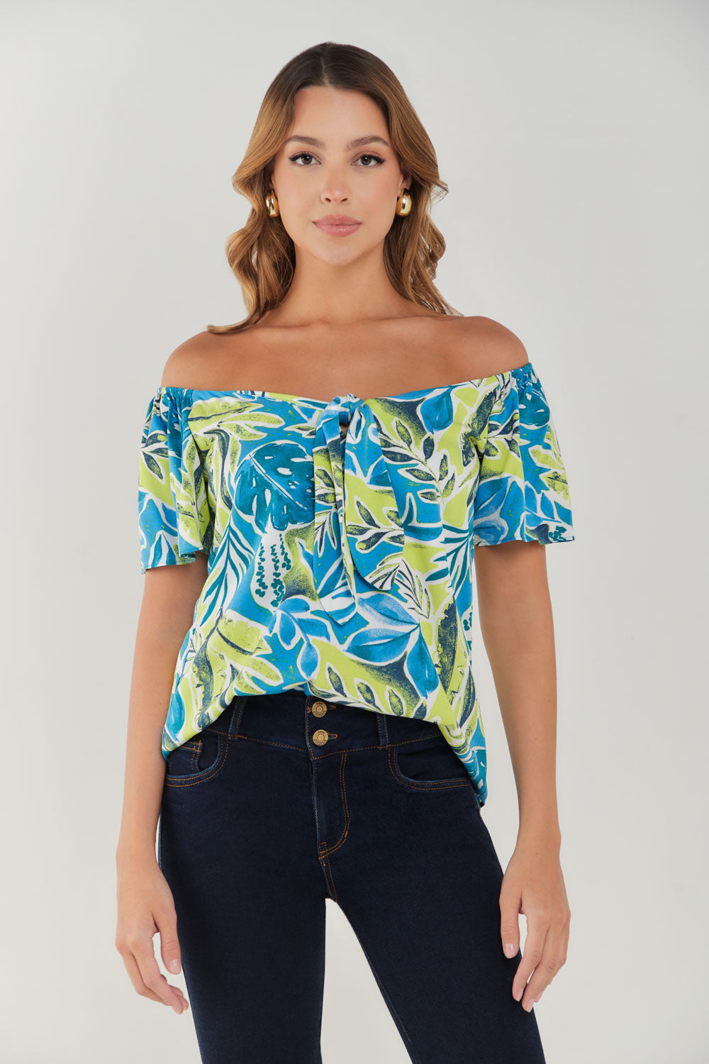 Blusa off shoulders anudada