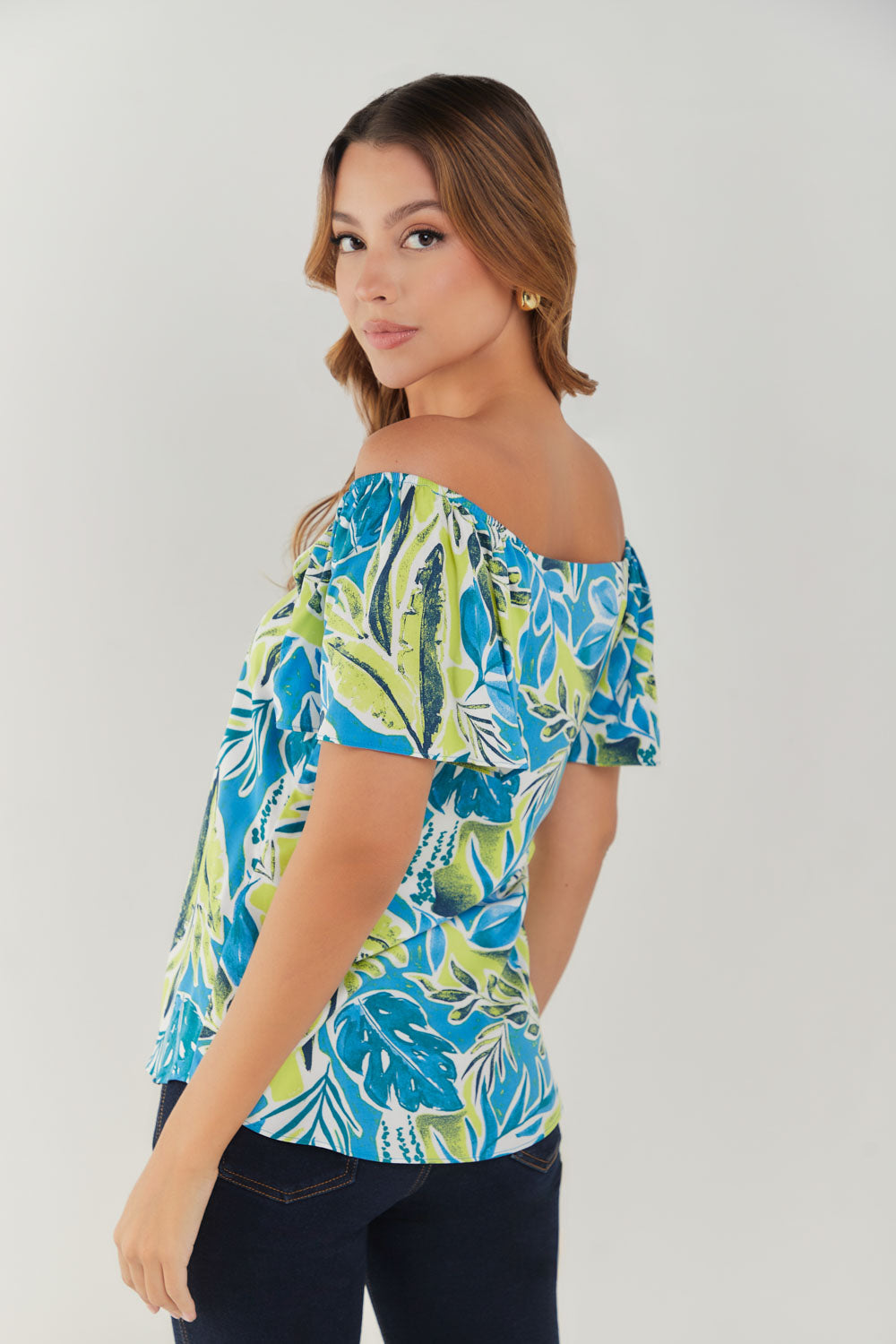 Blusa off shoulders anudada