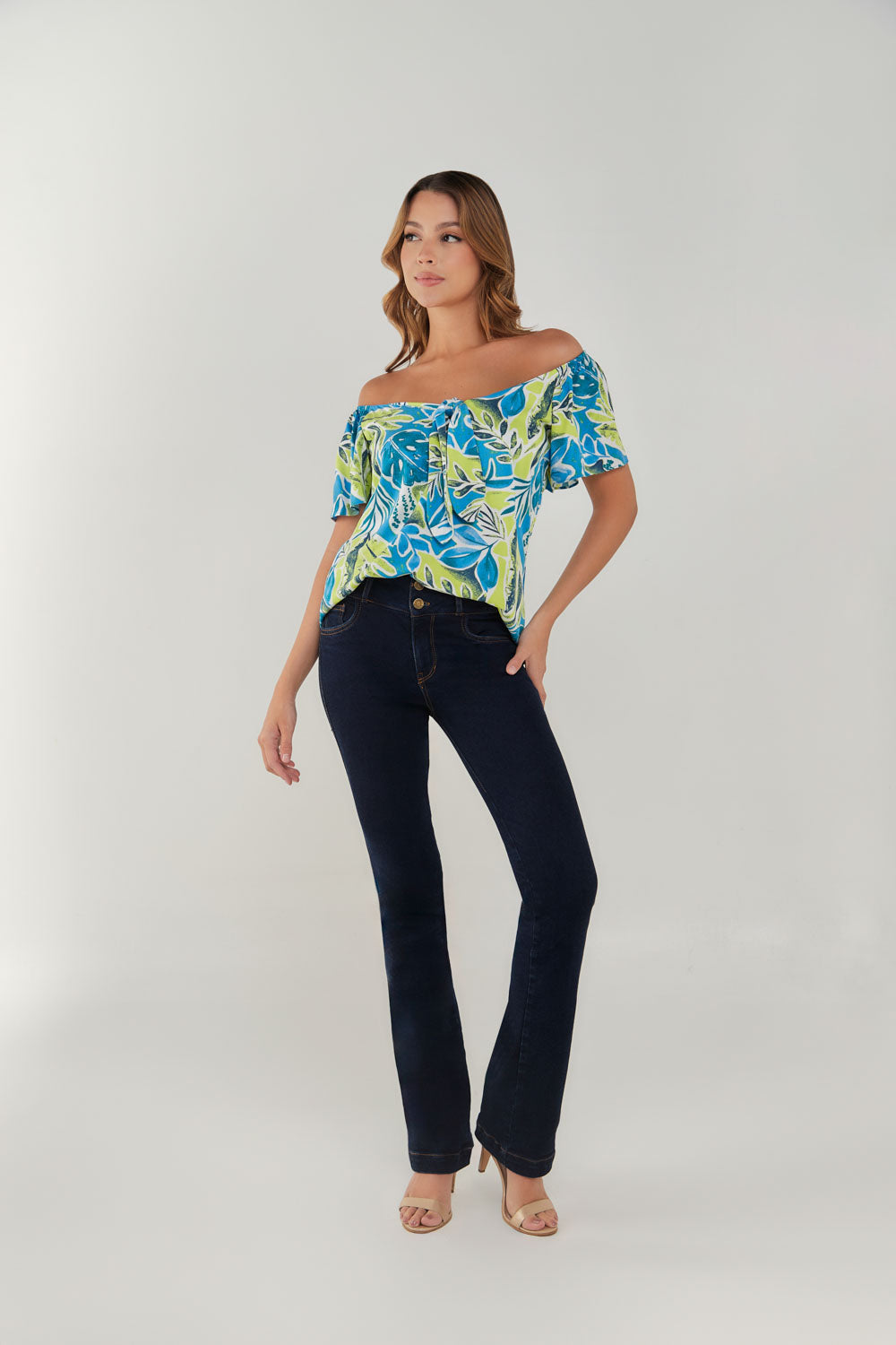 Blusa off shoulders anudada