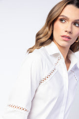 Camisa en popelina con cortes en guipur