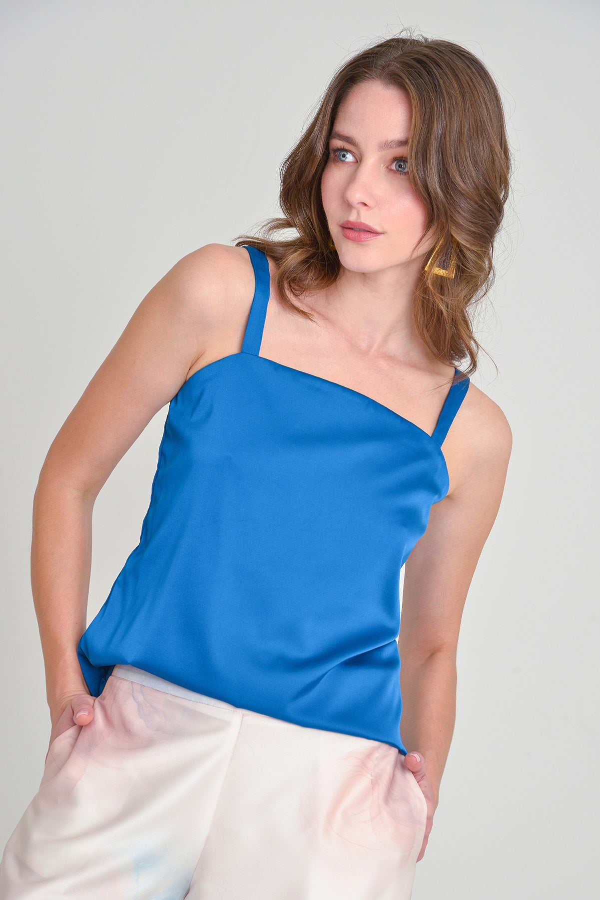 Blusa tiras en seda escote recto