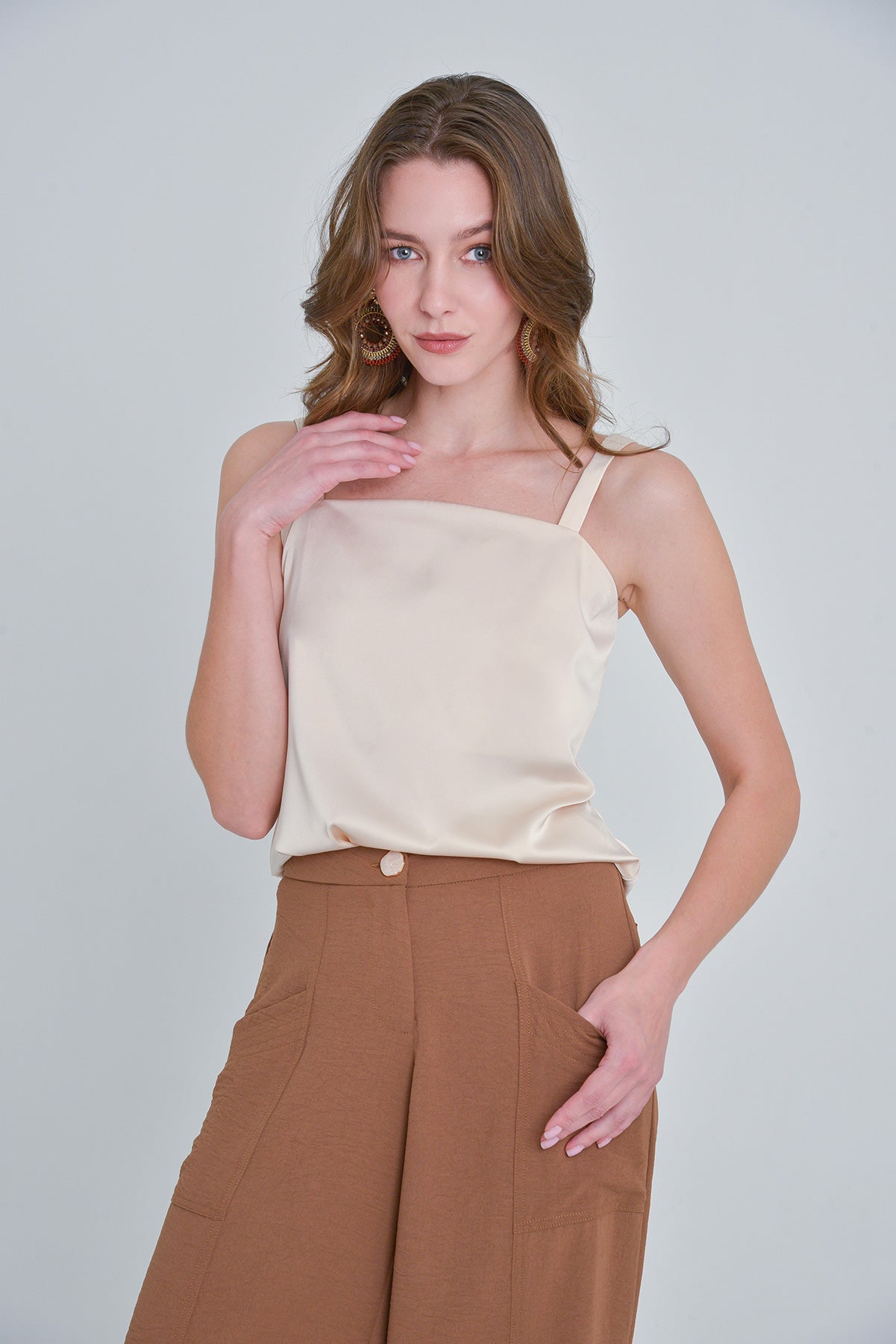 Blusa tiras en seda escote recto