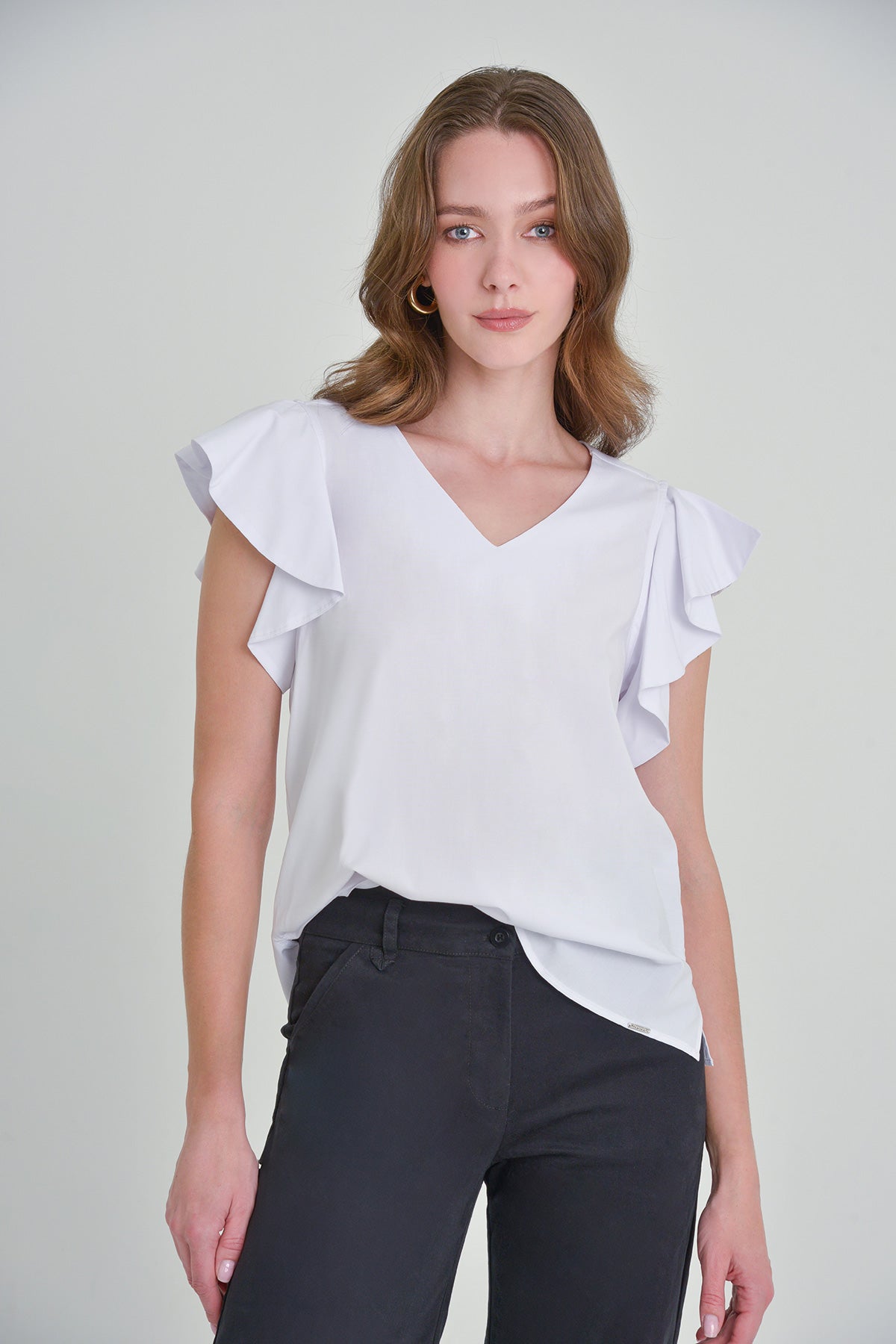Blusa manga en golas abierta escote v en rayon