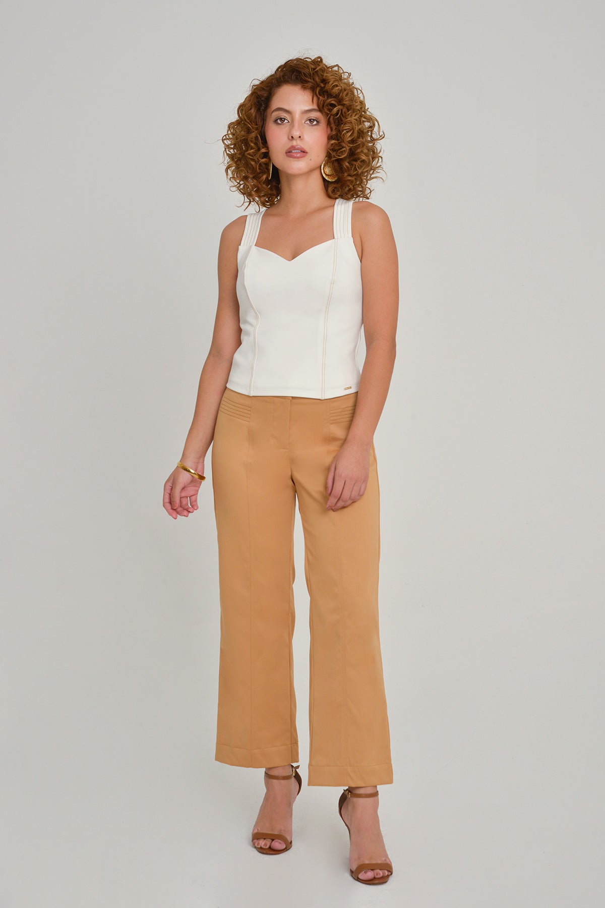 Blusa de tiras capitoneada en punto