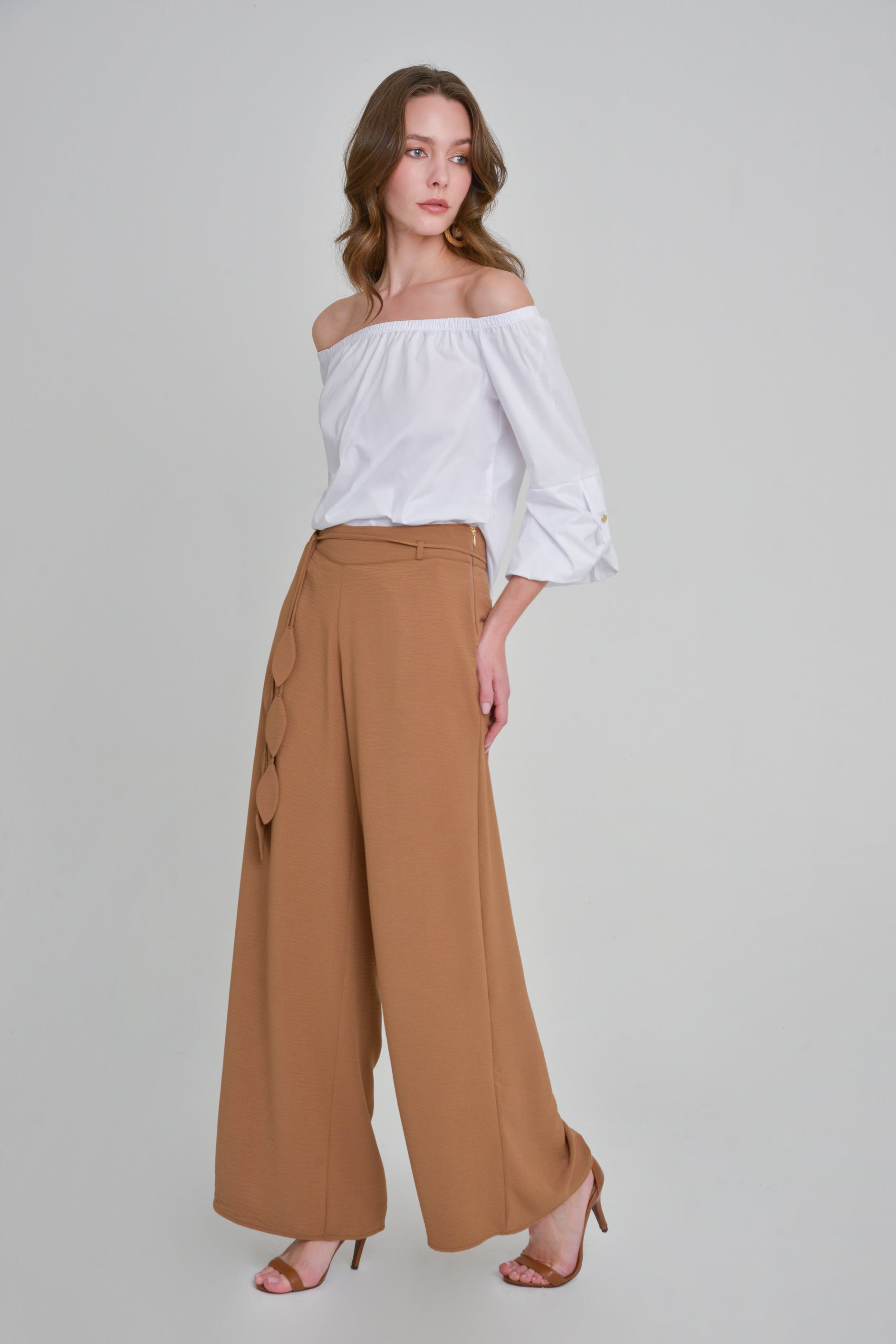 Blusa off shoulder en popelina manga con charretera