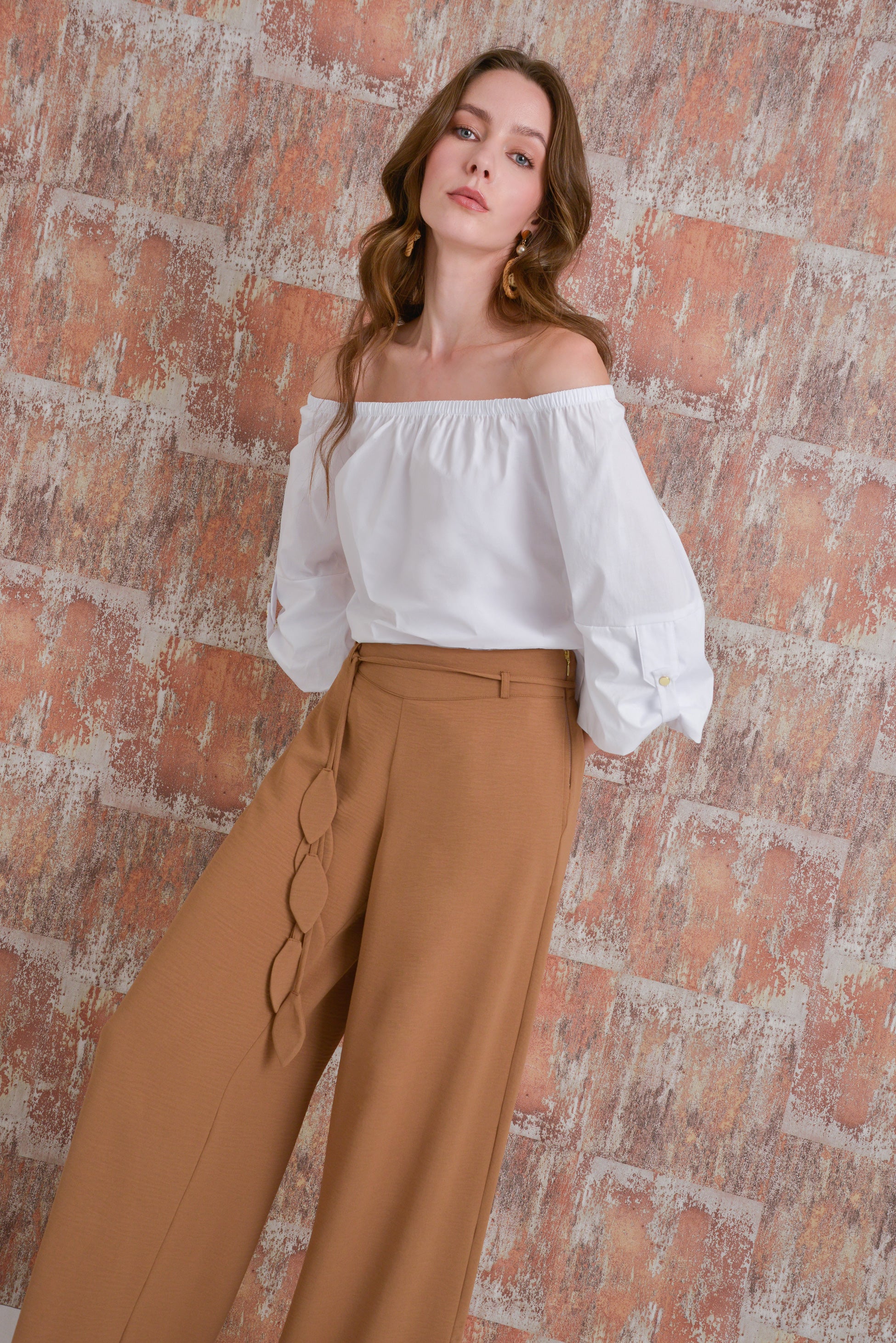 Blusa off shoulder en popelina manga con charretera