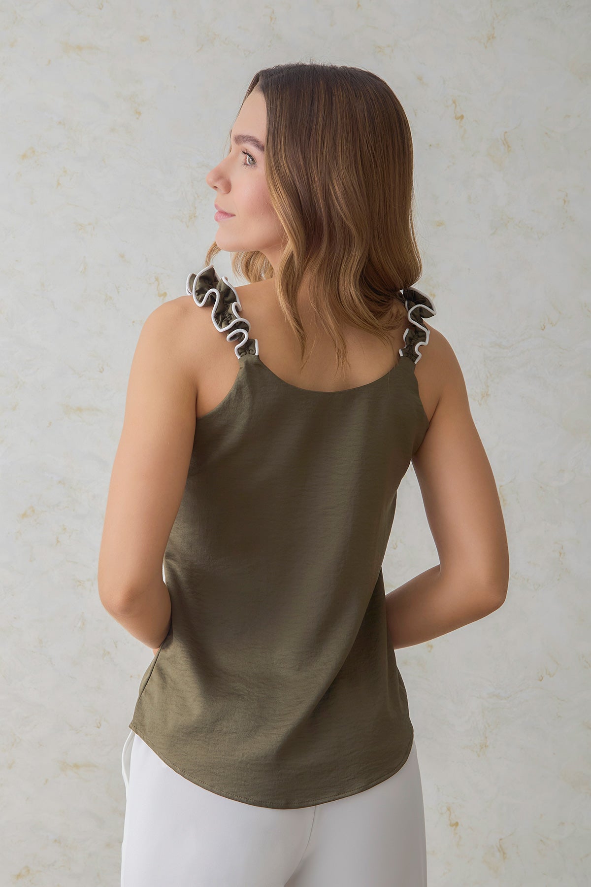 Blusa tiras ruchada con sesgo a combinación