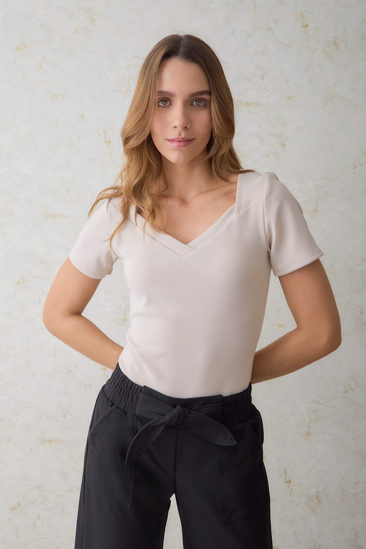 Camiseta manga corta escote v en rib