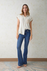 Camisa manga rodada con bolsillo en combinación