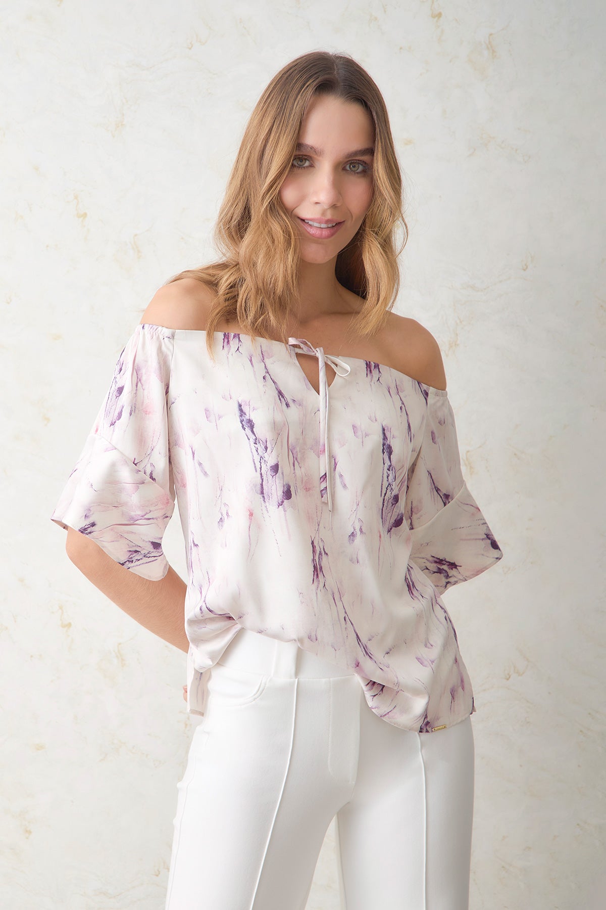 Blusa off shoulder en seda marmolada