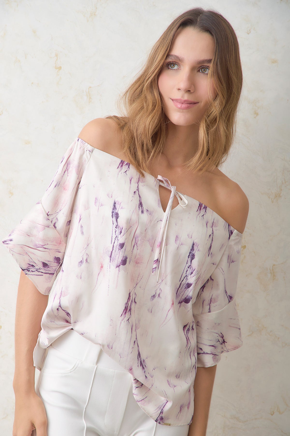 Blusa off shoulder en seda marmolada