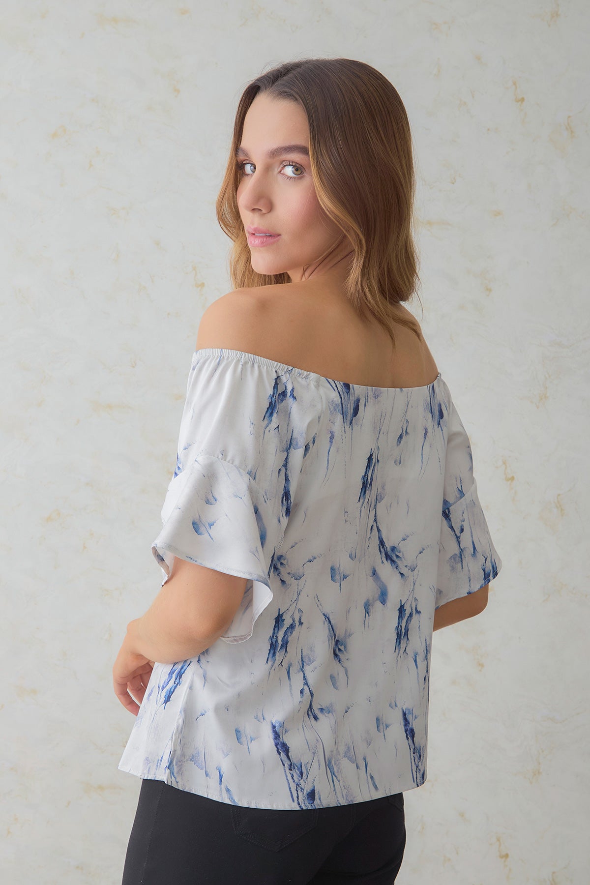 Blusa off shoulder en seda marmolada