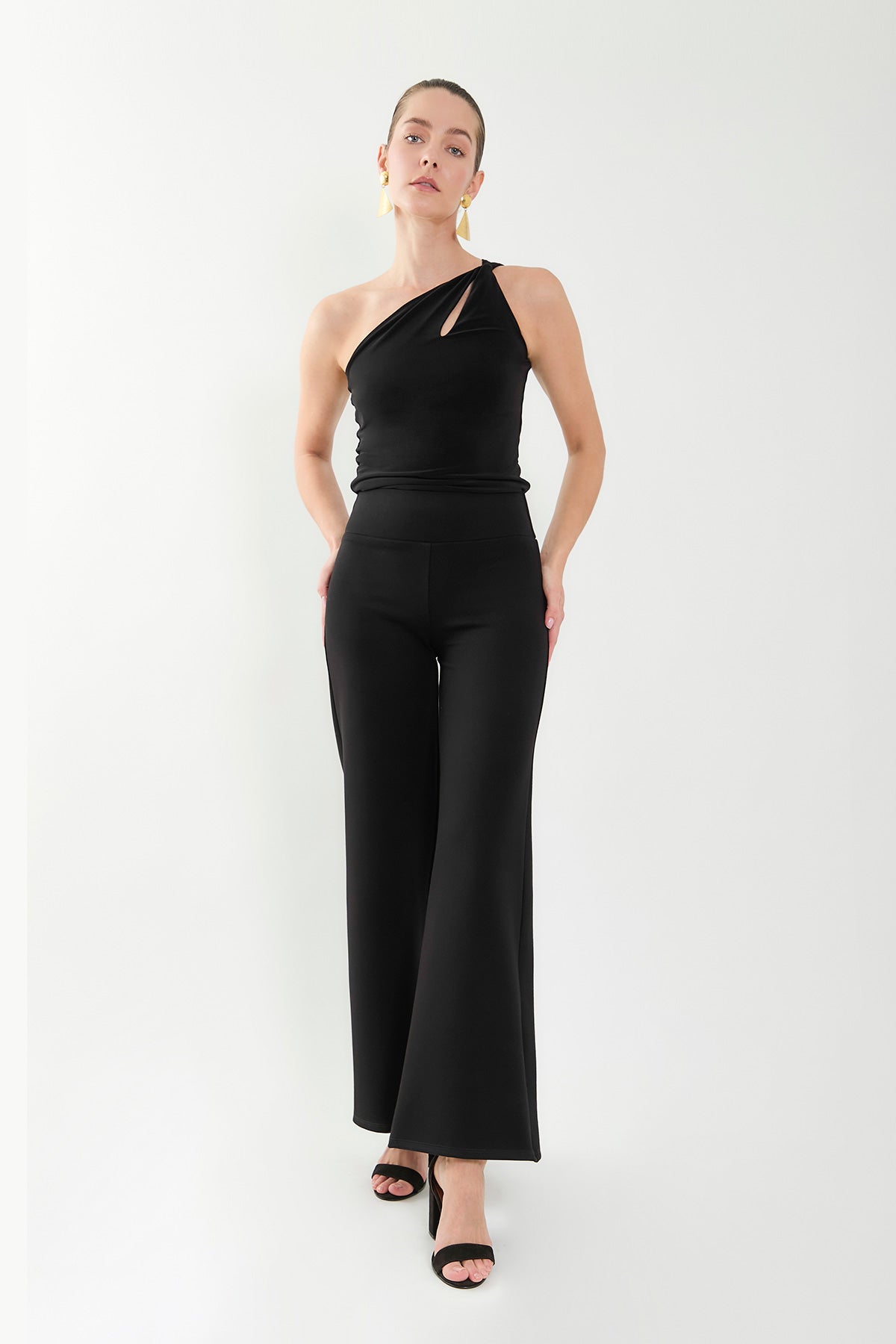 Blusa solo hombro con abertura en punto