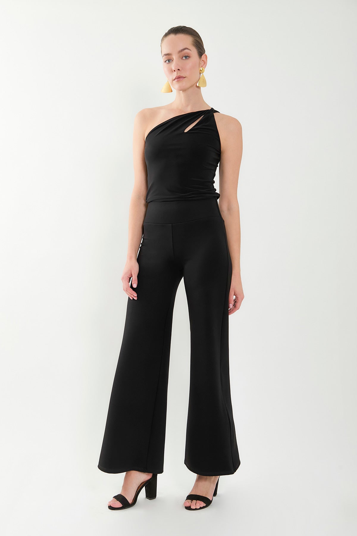 Blusa solo hombro con abertura en punto