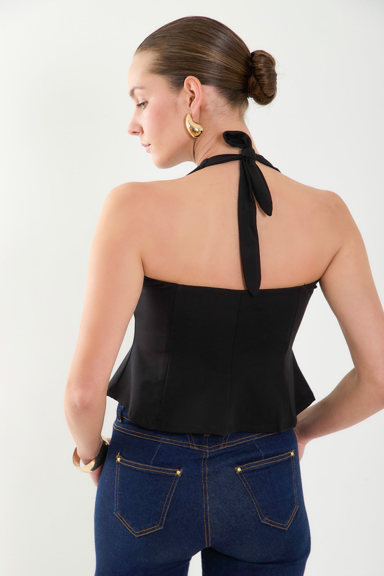 Blusa halter en punto con corte nezga