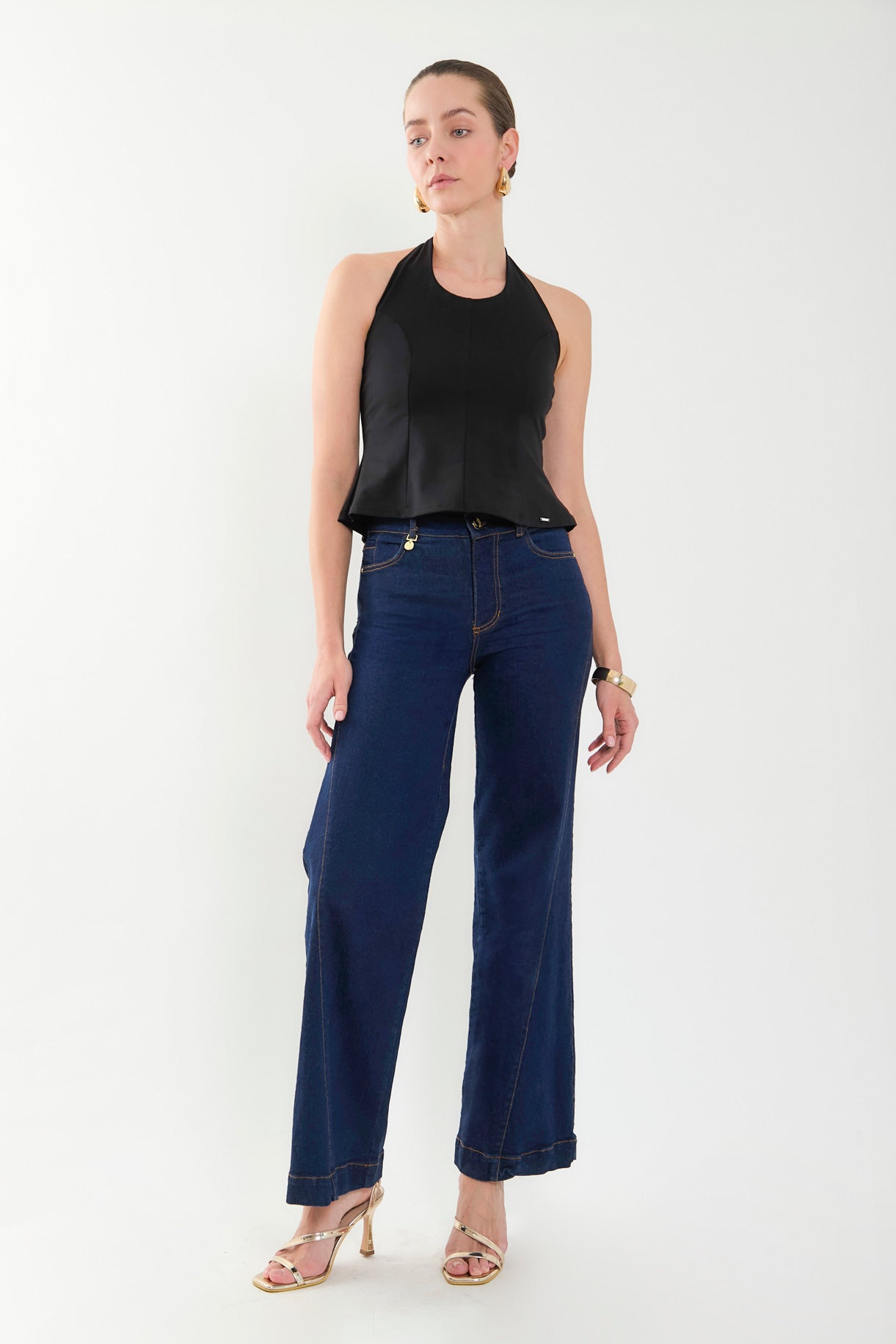 Blusa halter en punto con corte nezga