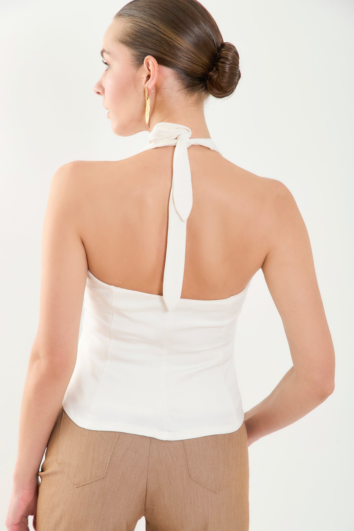 Blusa halter en punto con corte nezga