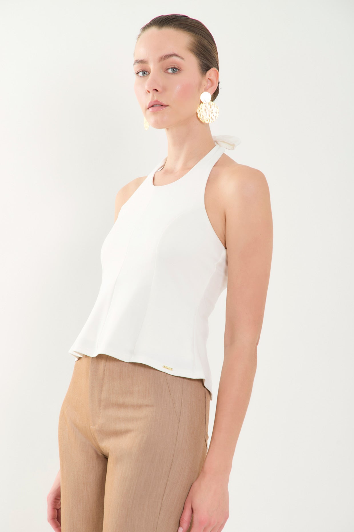 Blusa halter en punto con corte nezga