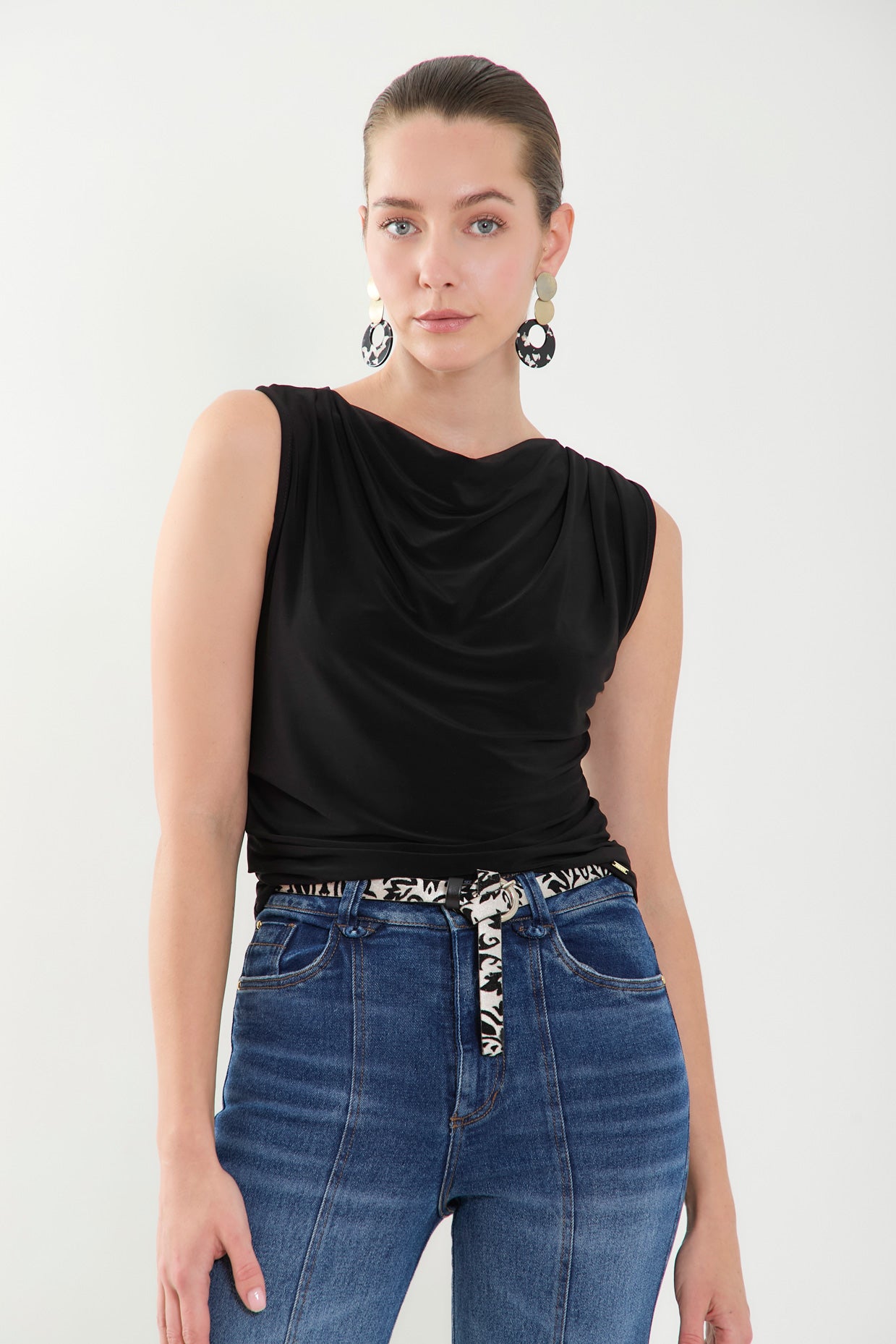 Blusa en punto escote cascada