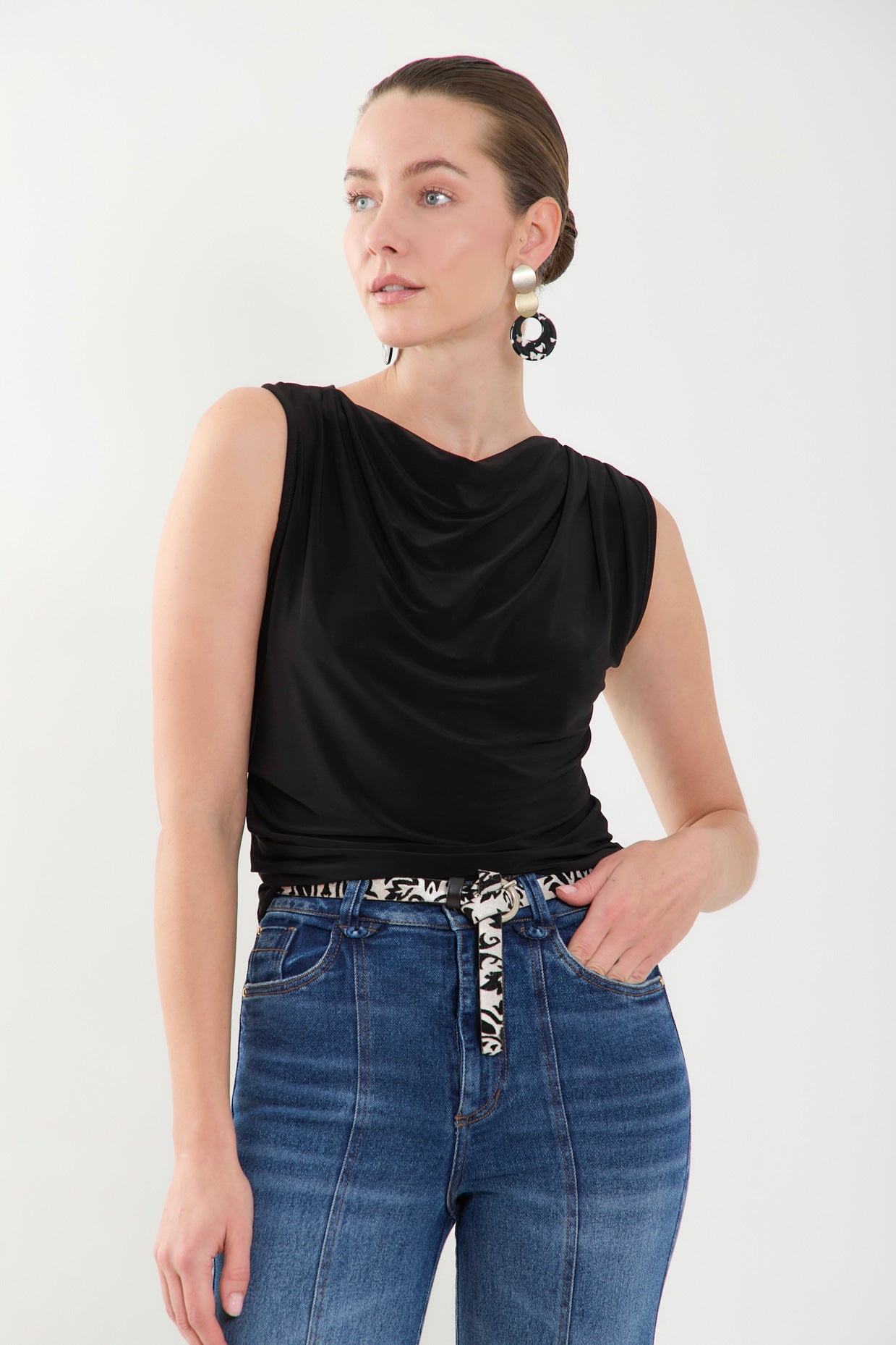 Blusa en punto escote cascada