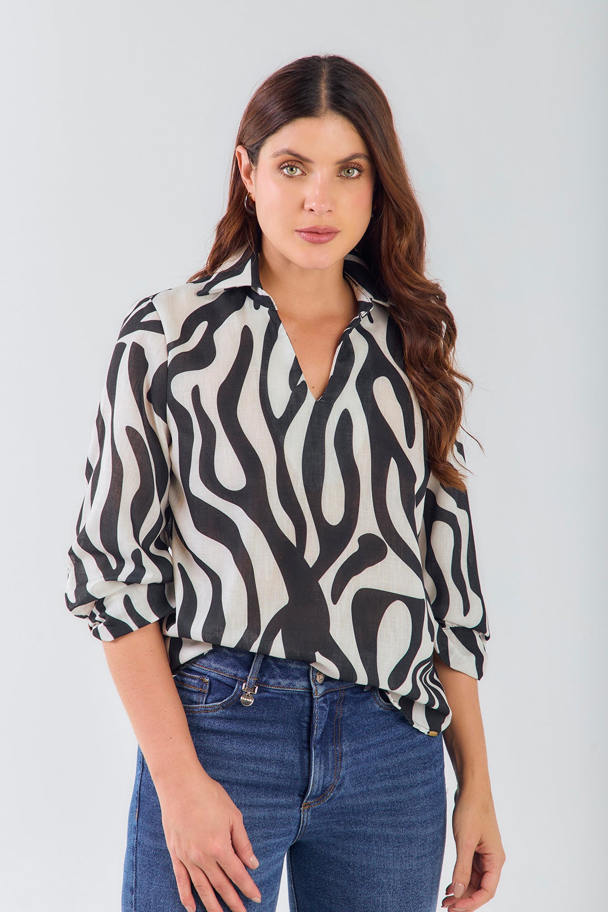 Blusón manga 3/4 con herraje estampado efecto lino