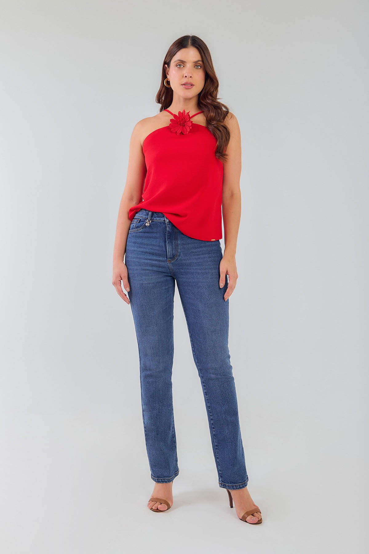 Blusa halter detalle con flor a tono